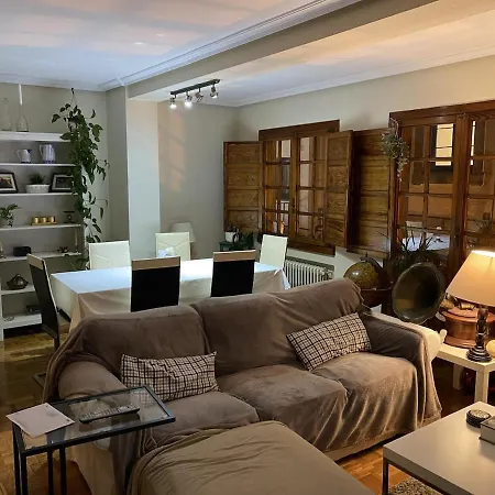 In Downtown Next To The Town Hall Appartement